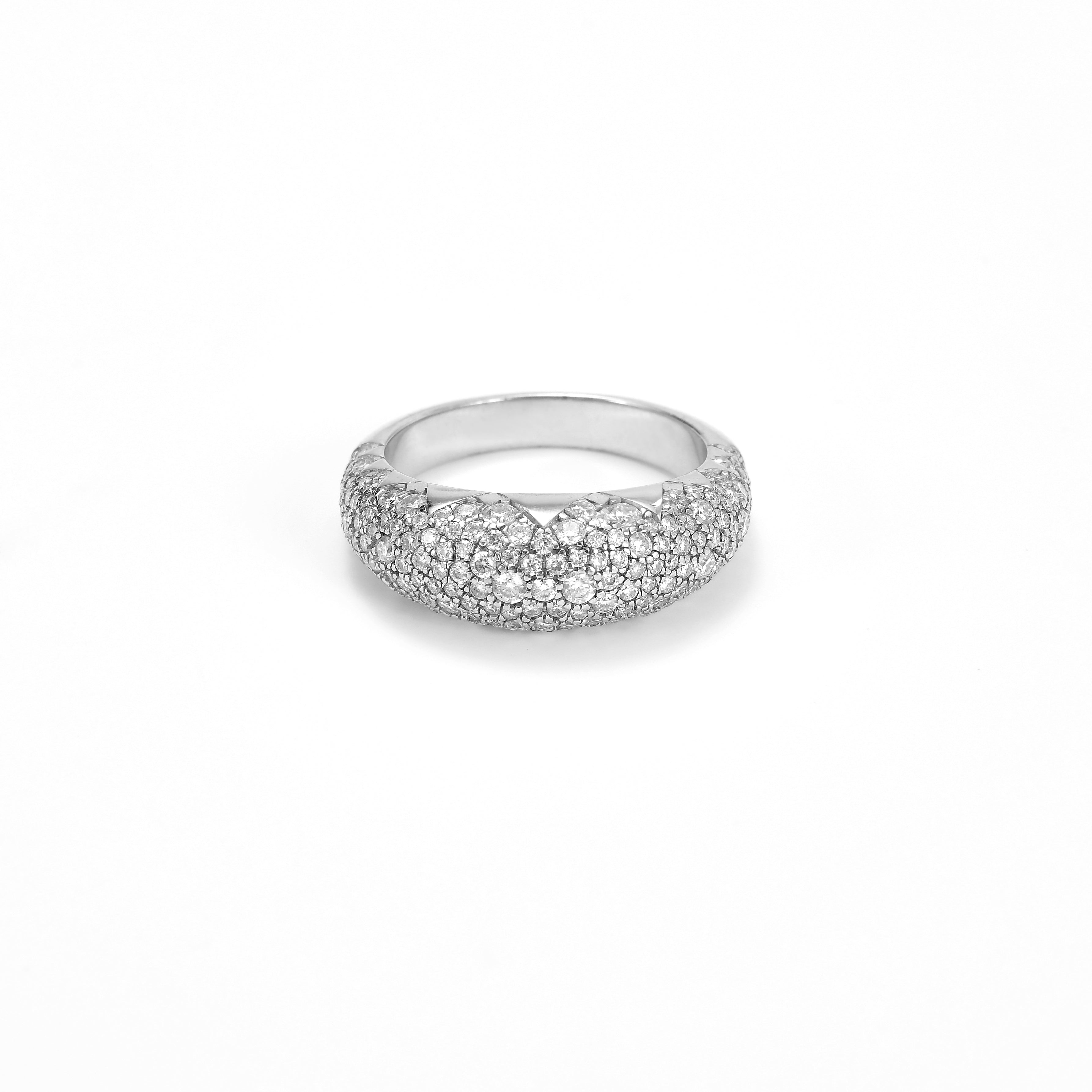 Irregularly set moissanite ring